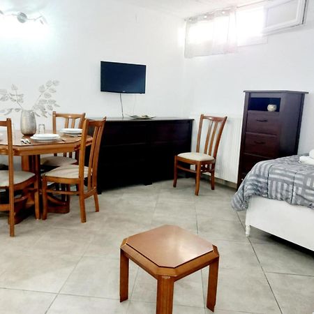 Maria'S Cozy Basement Studio ! Volos Ngoại thất bức ảnh