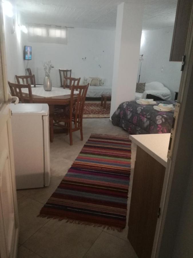 Maria'S Cozy Basement Studio ! Volos Ngoại thất bức ảnh