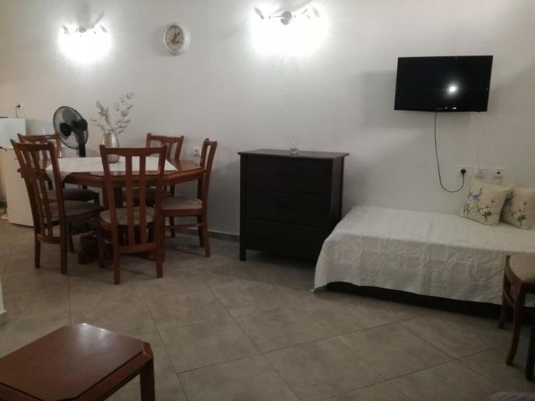 Maria'S Cozy Basement Studio ! Volos Ngoại thất bức ảnh