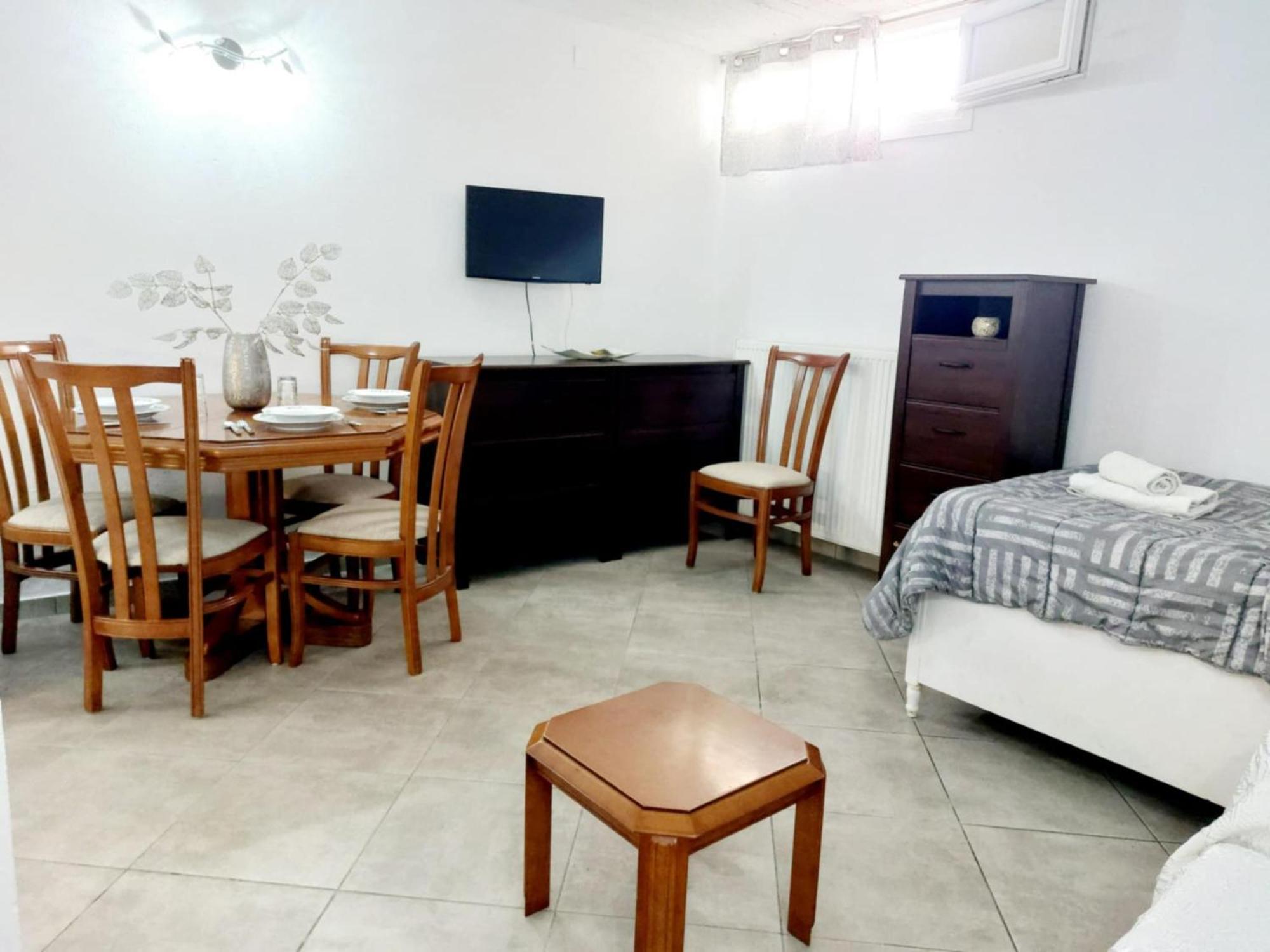 Maria'S Cozy Basement Studio ! Volos Ngoại thất bức ảnh